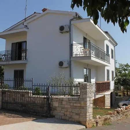 With A Swimming Pool Fiorini, Novigrad - 7047 Apartman *