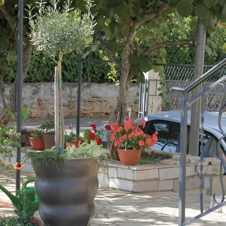 Apartament With A Swimming Pool Fiorini, Novigrad - 7047