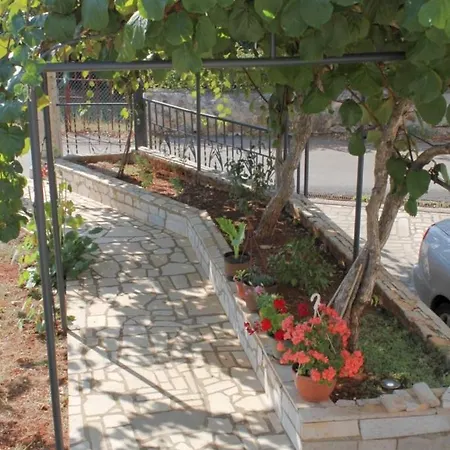 With A Swimming Pool Fiorini, Novigrad - 7047 Apartament Brtonigla