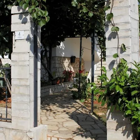 With A Swimming Pool Fiorini, Novigrad - 7047 Apartament