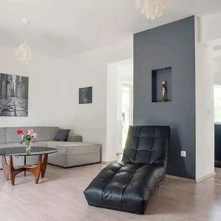 With A Swimming Pool Fiorini, Novigrad - 7047 Apartament *