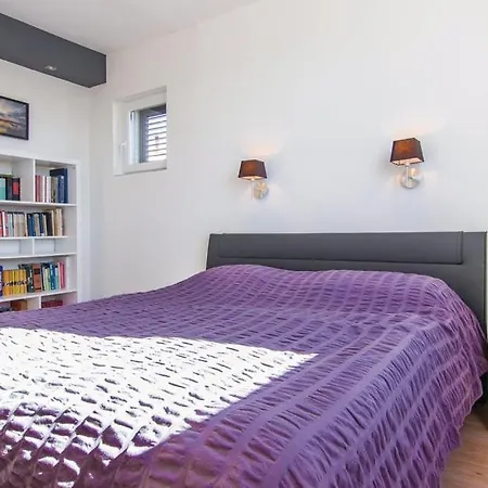 With A Swimming Pool Fiorini, Novigrad - 7047 Apartament *