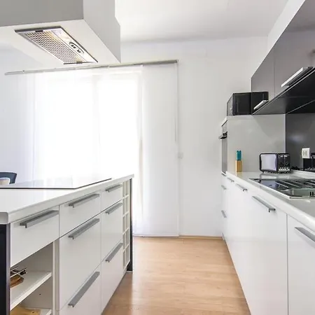 With A Swimming Pool Fiorini, Novigrad - 7047 Apartament *