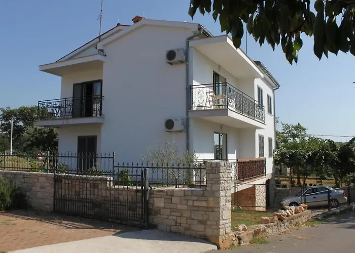 With A Swimming Pool Fiorini, Novigrad - 7047 Apartman *