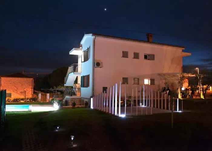 Apartman With A Swimming Pool Fiorini, Novigrad - 7047 *